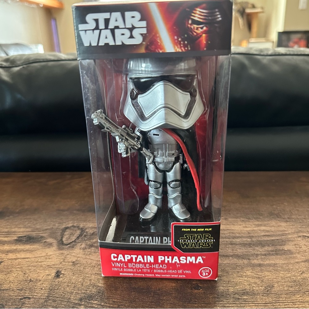 Star Wars Force Awakens Captain Phasma Vinyl Bobble Head Figure New in Box